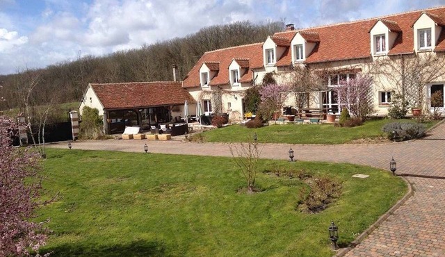 Large estate comprising 2 gîtes with SWIMMING POOL, Cinema, Spa, Jacuzzis, Billiards.