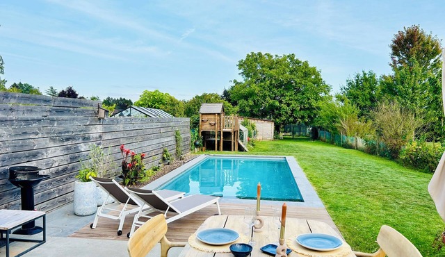 Large family home, heated and secure swimming pool, near Brussels