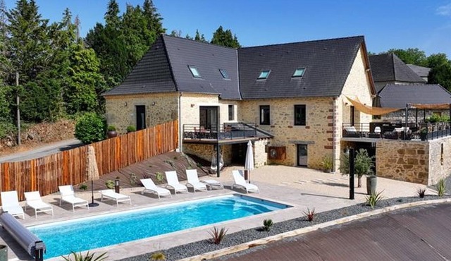 Large Family House with Private Pool and Pets Welcome