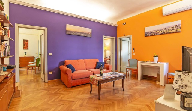Large flat between two parks in central Florence-ideal for families/small groups