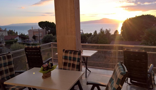 Large, fully equipped HiTec vacation apartment close to the beach