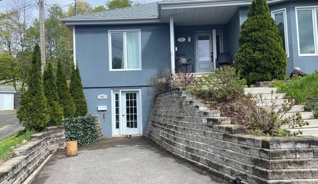 Large, fully-equipped apartment - private access (ideal for visiting Quebec City)
