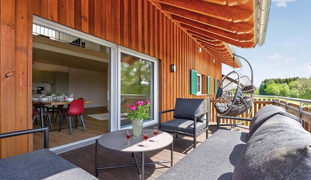 Large gallery apartment with balcony, home cinema, garden, centrally located in the Allgäu