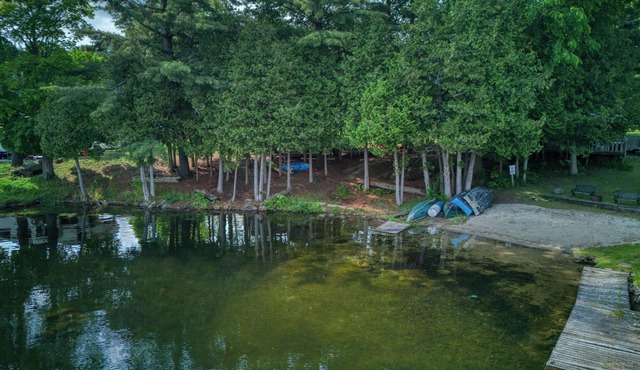 Large Group Lake Haven: 3-Bed/Bunks!, Sleeps 8, Full Kitchen, AC