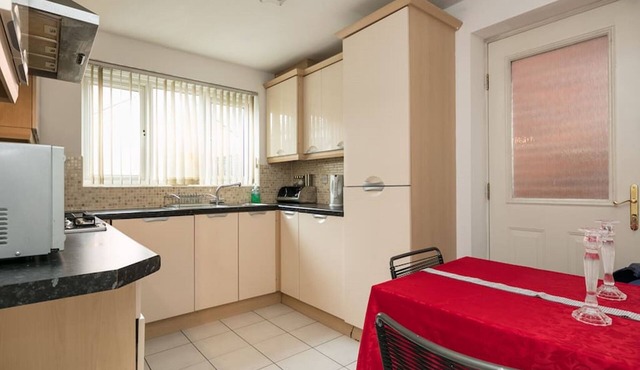 Large group or Contractors Short Term Accommodation, Elizabeth street