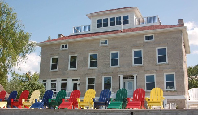 LARGE HISTORIC HOME ON LAKE ERIE! PERFECT FOR REUNIONS! LABOR DAY WEEKEND OPEN!