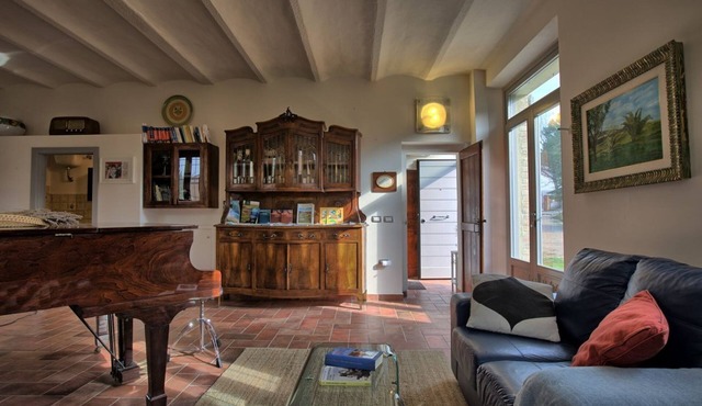 Large historic villa with pool, panoramic views surrounded by greenery