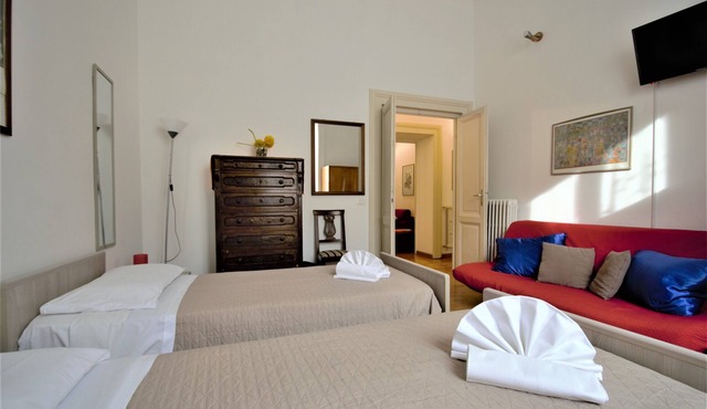 LARGE HISTORICAL CENTRAL APT FRONT SMMAGGIORE BASILICA AND TERMINI STATION