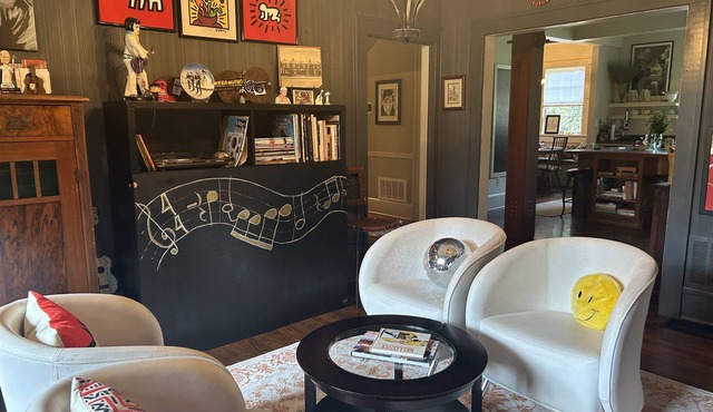 Large home 12 mins from Sanford Stadium/downtown, 8 mins to Botanical Gardens