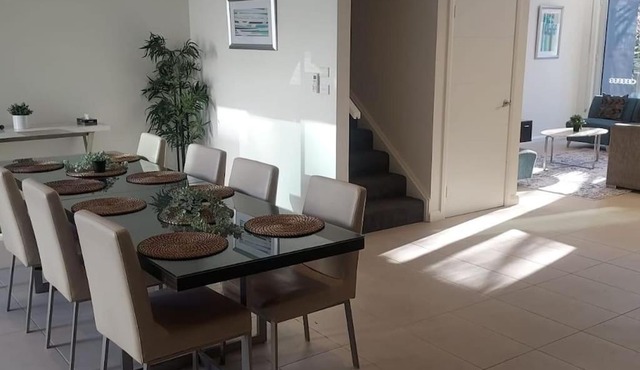 Large Home @Kingston Foreshore