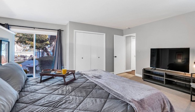 Large home - Sleeps many 4B/2B