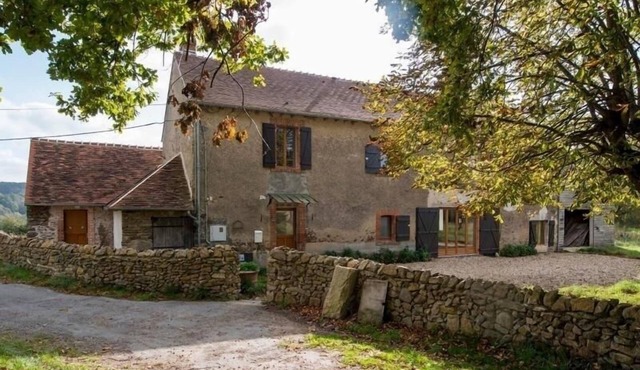 Large House with Terrace near River in Berry
