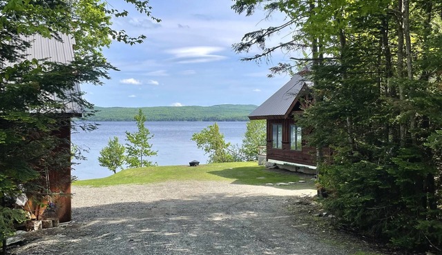 Large lake front cabin with mountain views!