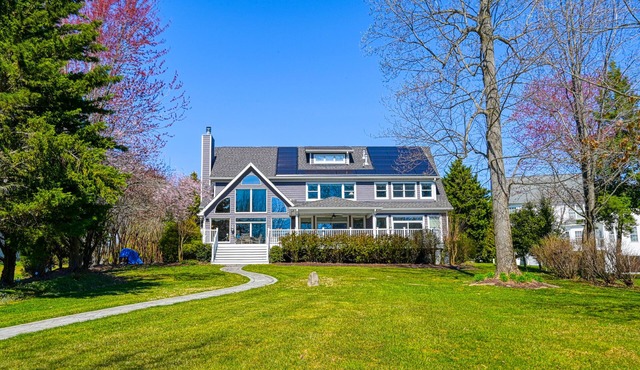 Large lakefront home on the best part of the lake – spacious with stunning views