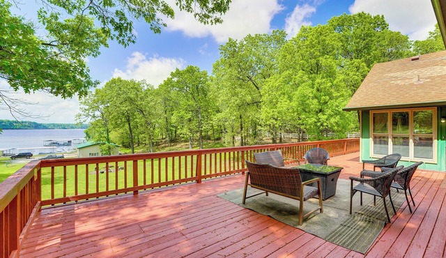 Large Lakefront Home Pool, Hot Tub & Boat Dock