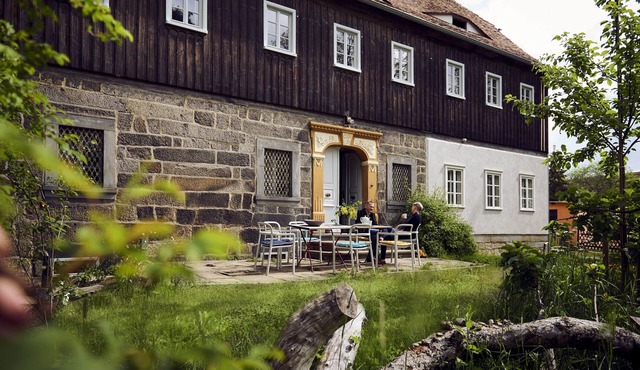 Large, lovingly renovated half-timbered house with sauna & garden