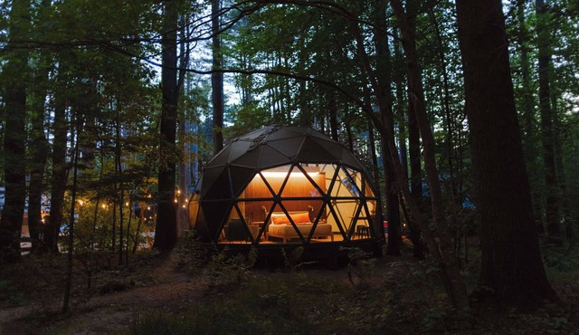 Large, luxurious geodesic dome - 07