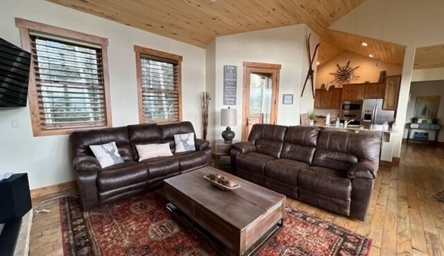 LARGE LUXURY 4 BR LAKE DILLON HOME WALK TO MARINA!