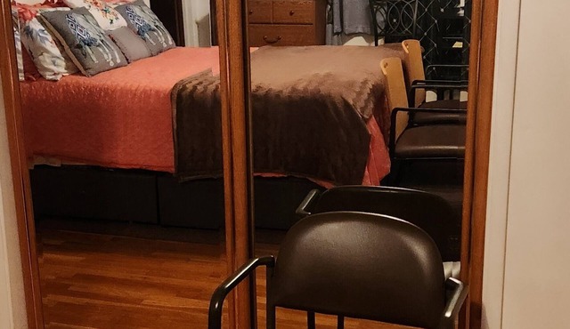 Large Master Bedroom-320sq.ft. Queen Bed-55" TV "Private Bathroom Connected"