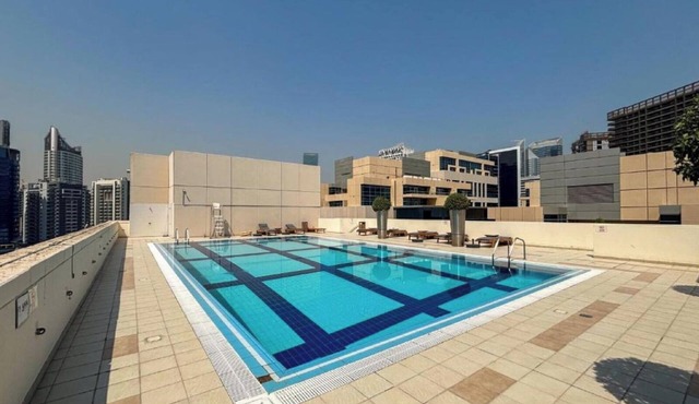 Large Modern 1-Bedroom in Bay Square 9