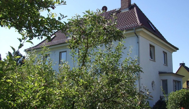 Large, modern, comfortable, in a quiet green area, this centrally located with garden