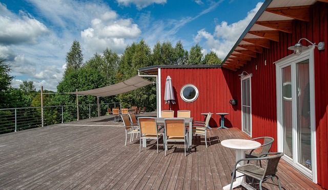 Large modern holiday home in the middle of the forest and by the lake with a huge terrace
