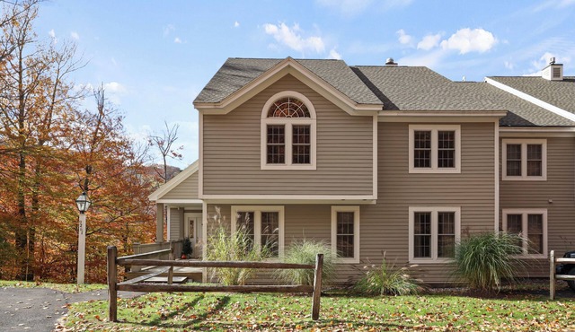 Large Mountainside Condo with Private Trail to Grouse Run