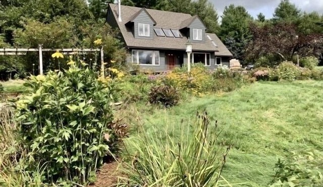 Large Mountainside Home w/Pond by Smugglers Notch!