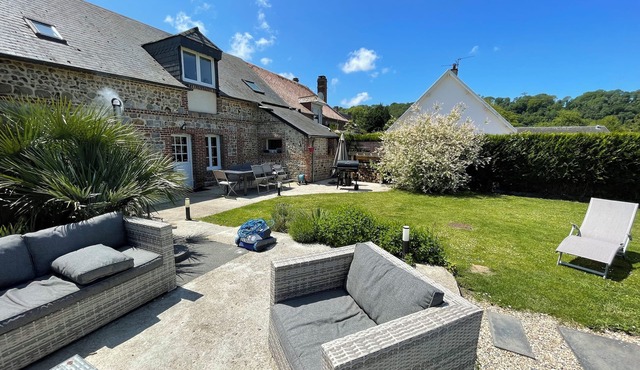 Large Normandy seaside house with heated pool and Nordic bath