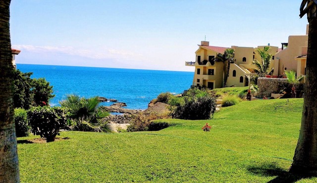 LARGE OCEAN VIEW 1 BEDROOM w/US & CA CHANNELS- ENHANCED CLEANING