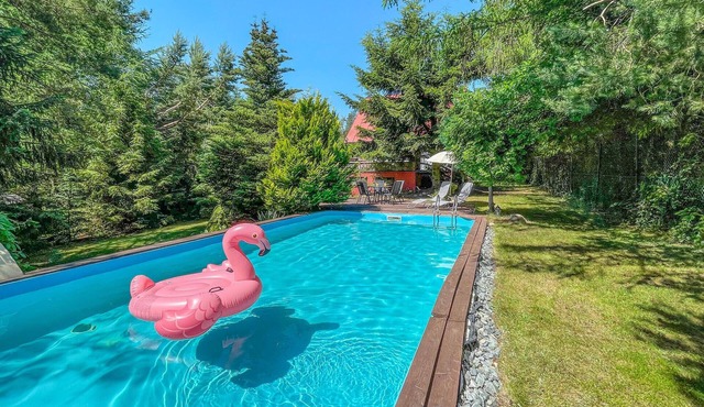 Large, practically furnished holiday home with 2 balconies and pool.