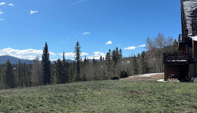 Large Private Peak 7 Lodge with Views overlooking the continental divide.