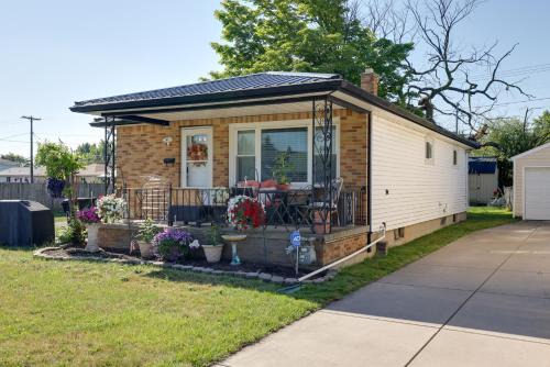 Large Private Yard: Home 14 Mi to Niagara Falls!