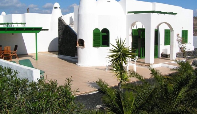 Large (privately owned) remodelled (2019) detached 3 bed villa in quiet resort
