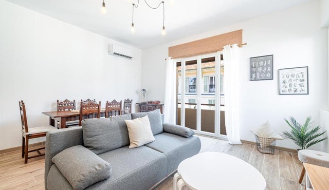 Large & Quiet 1 Bdr Downtown