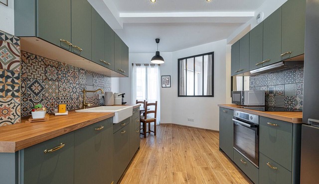 Large & Quiet 1 Bdr Downtown