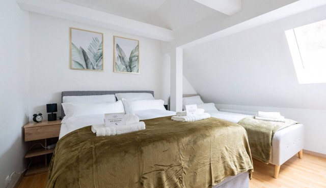 Large, Quiet Maisonette for 10 | 24/7 Check-in