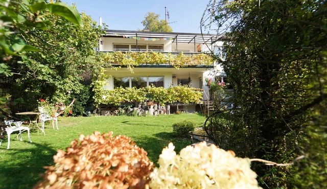 Large, quiet vacation apartment (approx. 70sqm) with large balcony and shared use of the garden