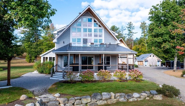 LARGE RESORT WITH 12 PROPERTIES. NATURAL POND FOR SWIMMING. CAFE ON SITE.
