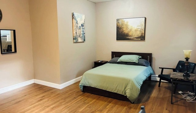 Large room with private bathroom near Whole Foods