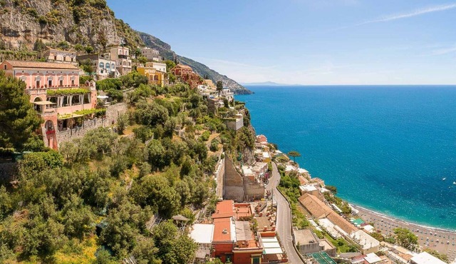 Large-scale luxury rental home in Positano