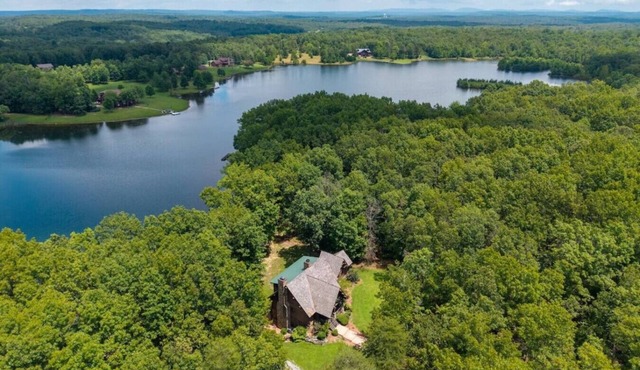Large secluded 3 bedroom Cabin!