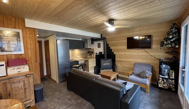 Large semi-detached chalet in quiet and sunny area