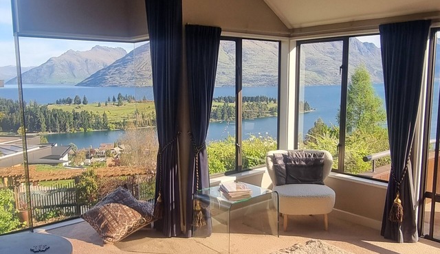 Large Separate Dwelling With Panoramic Lake View 5min Walk to Queenstown Centre