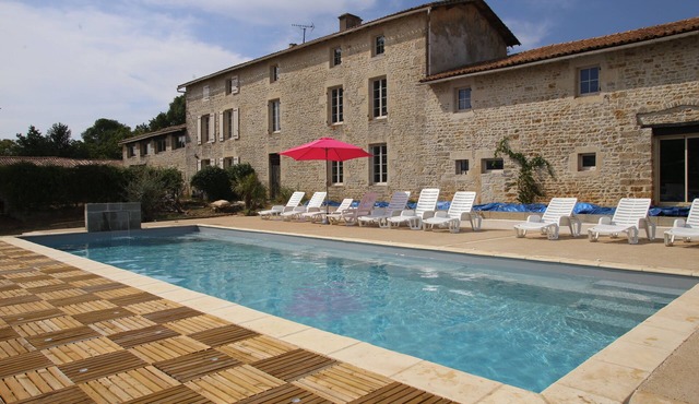 Large sleeps 34