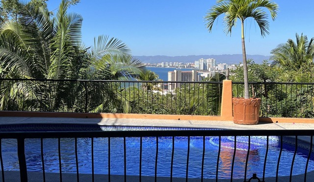 Large spacious 2 Bedroom 2 Bathroom condo with spectacular Bay Views.