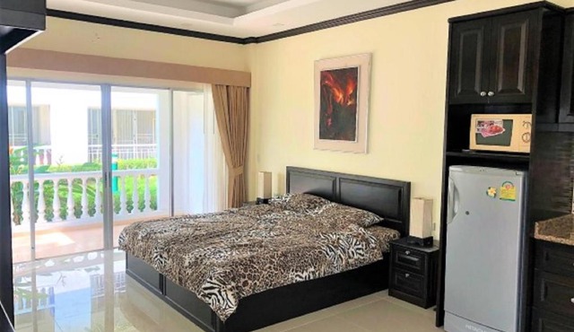 Large studio apartment at Baan Suan beautifull garden resort