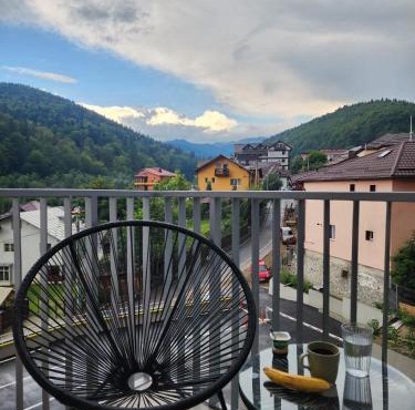 Large Studio - Balcony - Spa and Gym in Building - Free Parking
