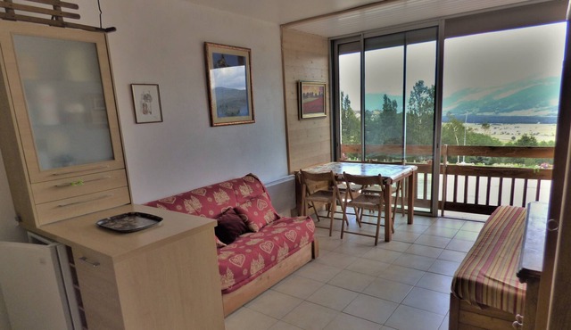 Large studio cabin, ski slopes, 5 people, parking, WIFI