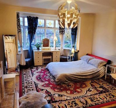 Large Studio flat near Heathrow&Thames River quiet area&historic features